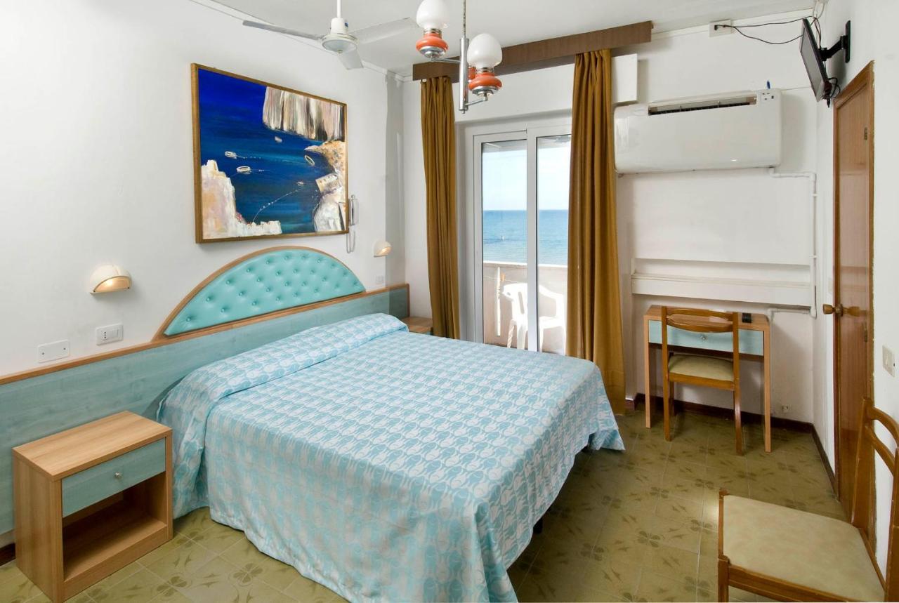Hotel Werther Fano Buitenkant foto